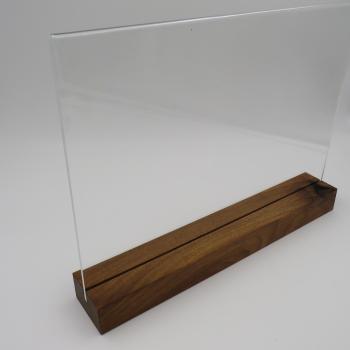 DIN A 4 Holzaufsteller längs Display mit Acrylglas U-Tasche Nussbaum